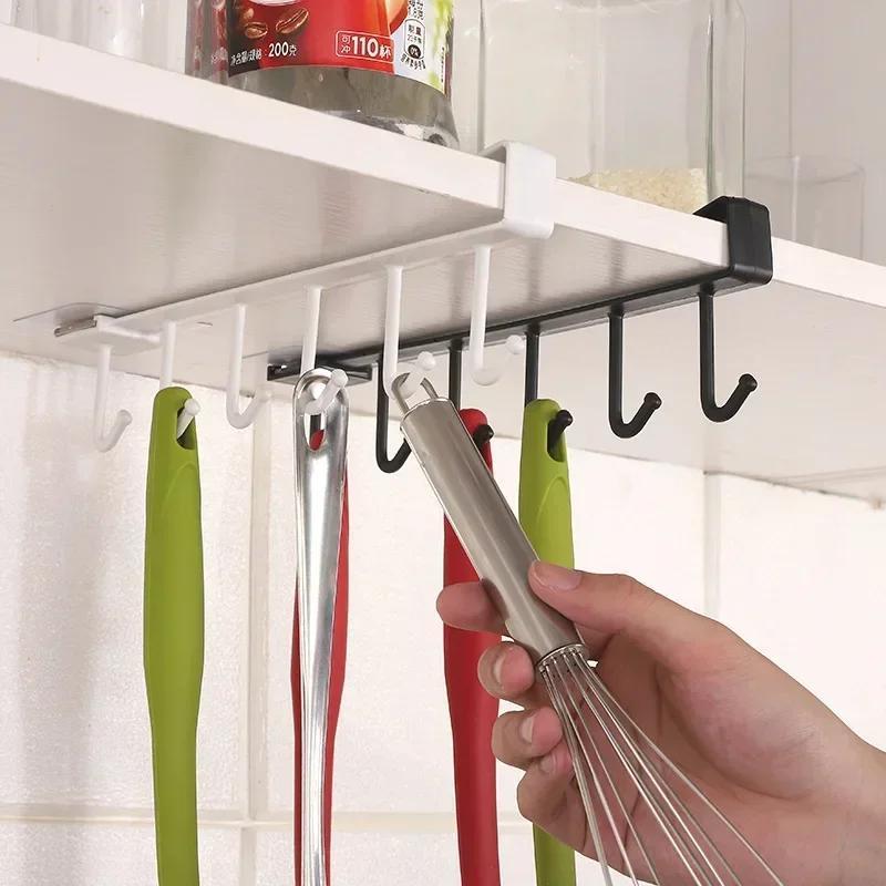 Space-saving kitchen cabinet organizer for coffee cups, belts, and scarves. This durable plastic storage rack features 6 hooks and is perfect for organizing your kitchen.