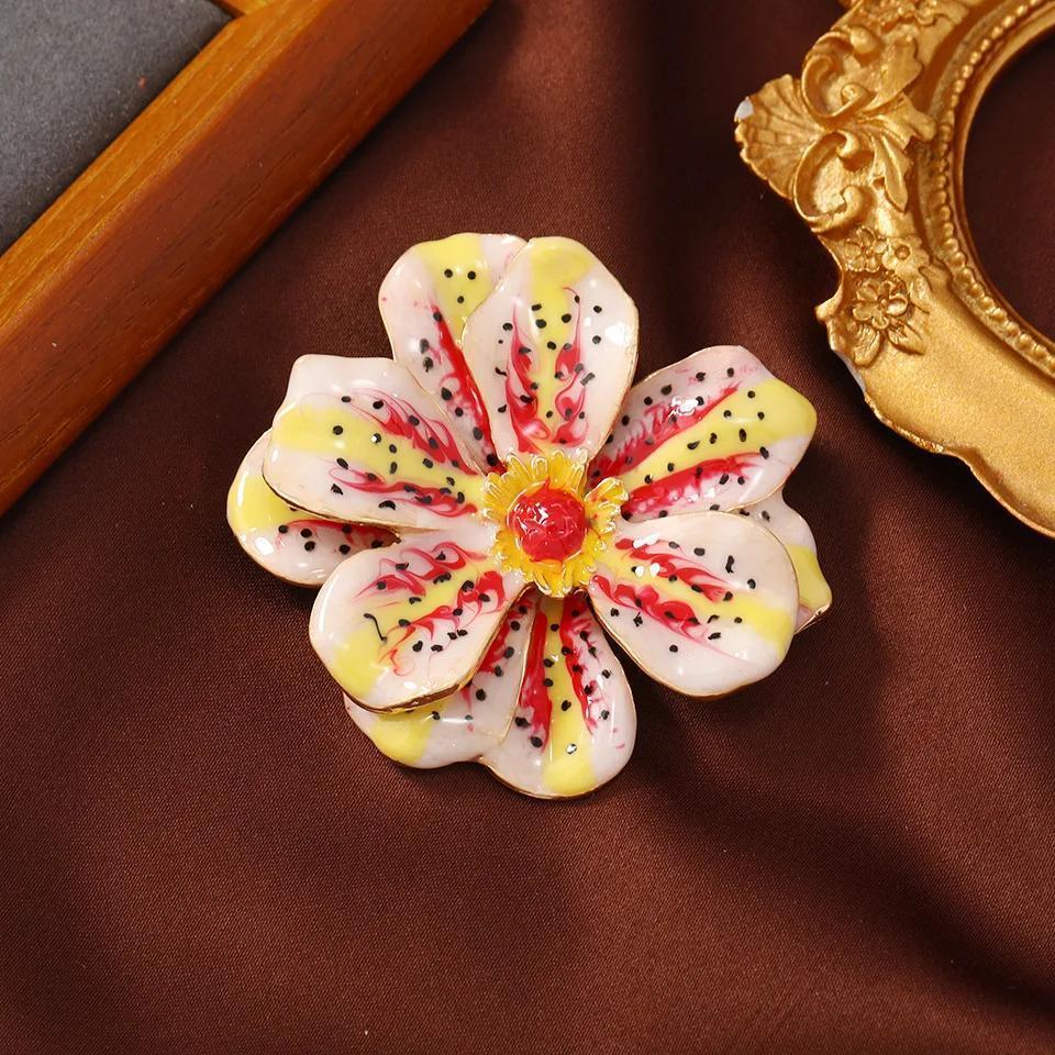 Exquisite Enamel Floral Brooch Pin - Distinctive Oil Drip Pattern, Suitable for Suits & Sweaters, Great Gift for Both Men and Women