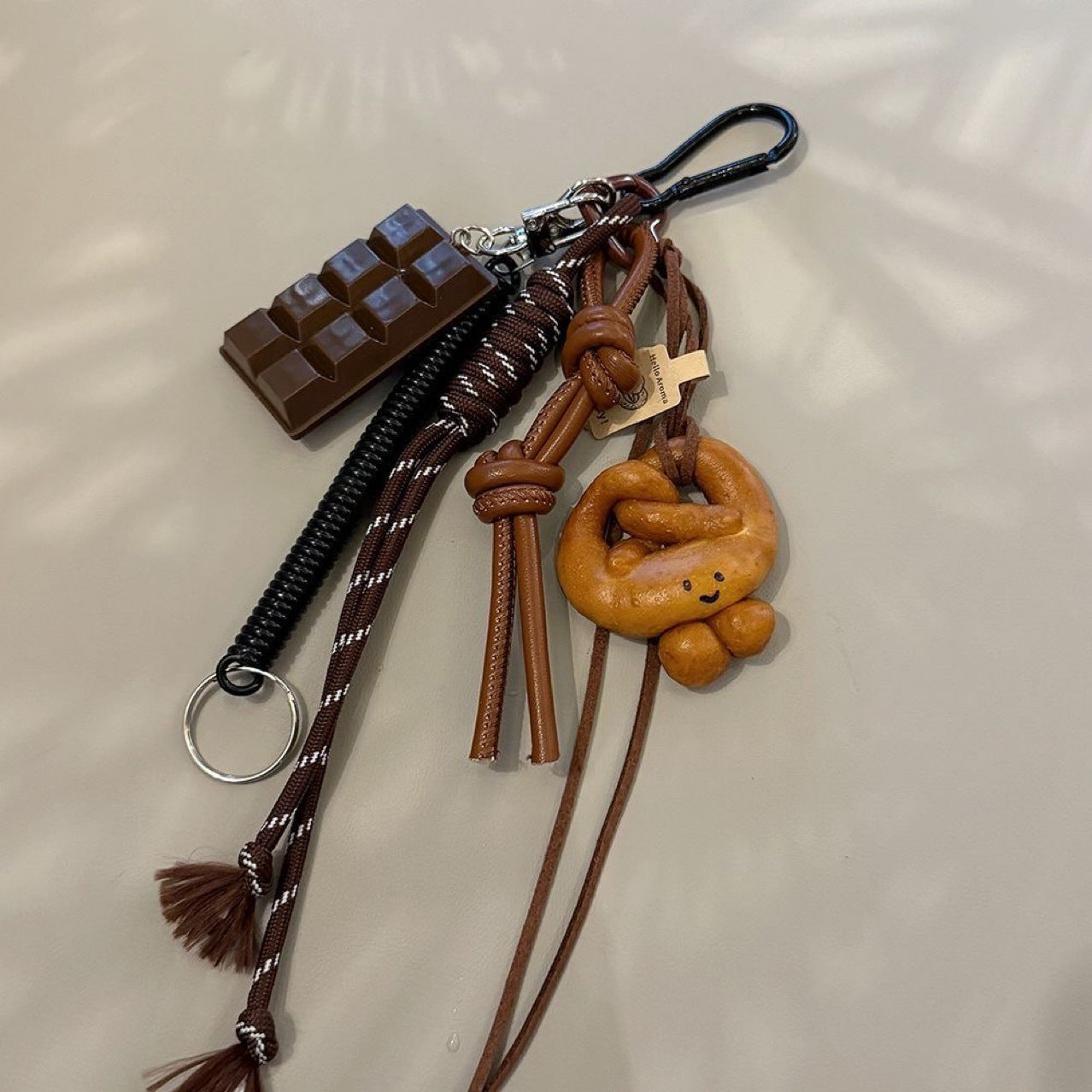 Charming Autumn & Winter Bread Keychain with Chocolate Bar Charm - Stylish Polyester Accessory for Women, Perfect for Gifts and Special Occasions, 1 Piece