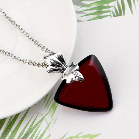 Introducing the new Fate/Zero cross-border anime peripheral - the Tohsaka Rin Heart-shaped Necklace. This pendant is suitable for both men and women, making it a portable and stylish accessory to show off your love for the series.