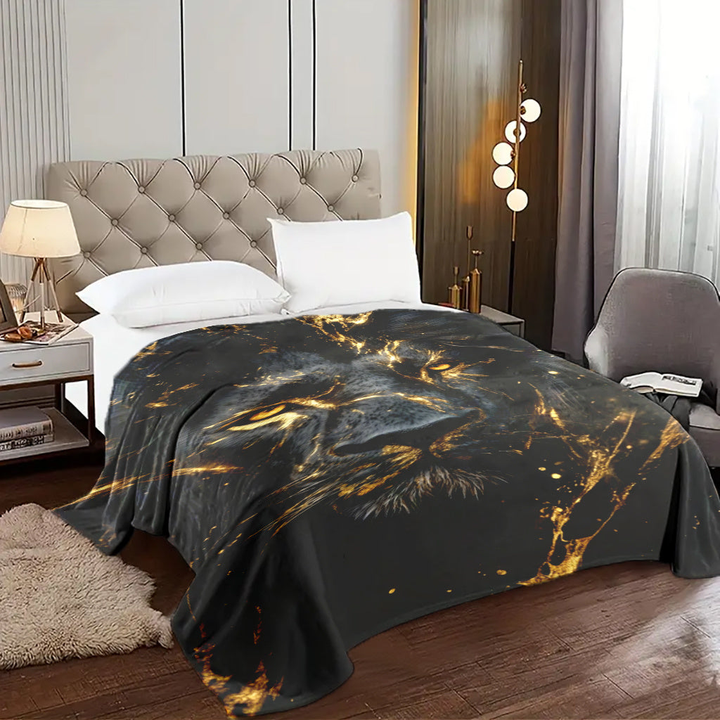 1 piece of a fashionable Lion Print Blanket made of soft and warm polyester flannel. Features digital print and engraving, suitable for all seasons and various purposes. Machine washable and lightweight at 200-250g - perfect for naps, camping, travel