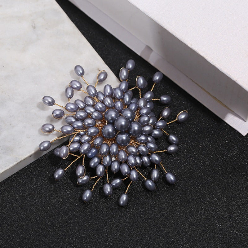 Handmade Snowflake Brooch Pin with Resin Imitation Pearls, Stylish Unisex Fashion Accessory, Versatile Christmas Badge for Clothing Decoration