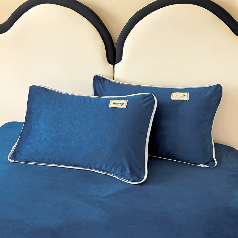 Experience ultimate comfort and warmth this autumn and winter with the luxurious Crystal Velvet Pillowcase.