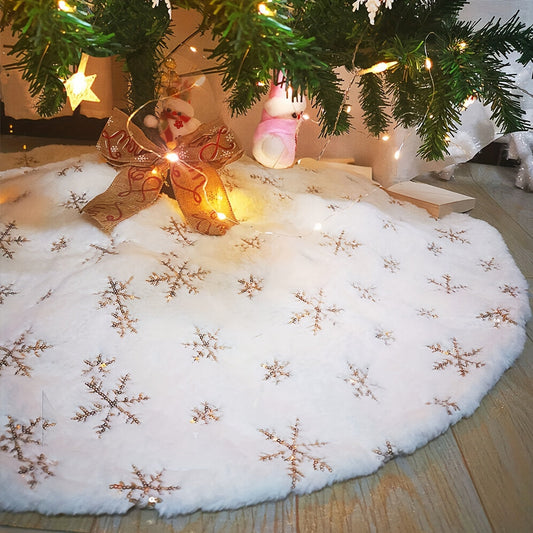 Add a touch of luxury to your Christmas décor with the Qicai Xiaolu Luxurious White Christmas Tree Skirt. Available in multiple sizes, this tree skirt features a beautiful golden/silver snowflake design and faux rabbit fur trim. Perfect for home