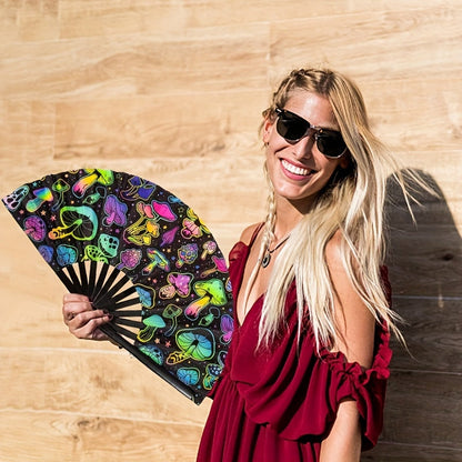 This UV Glow Rave Hand Fan is perfect for festivals and parties. It's a large folding fan that is suitable for events like Halloween and carnival. With its rainbow design, it's a great accessory for any costume. It's easy to use with a click handheld