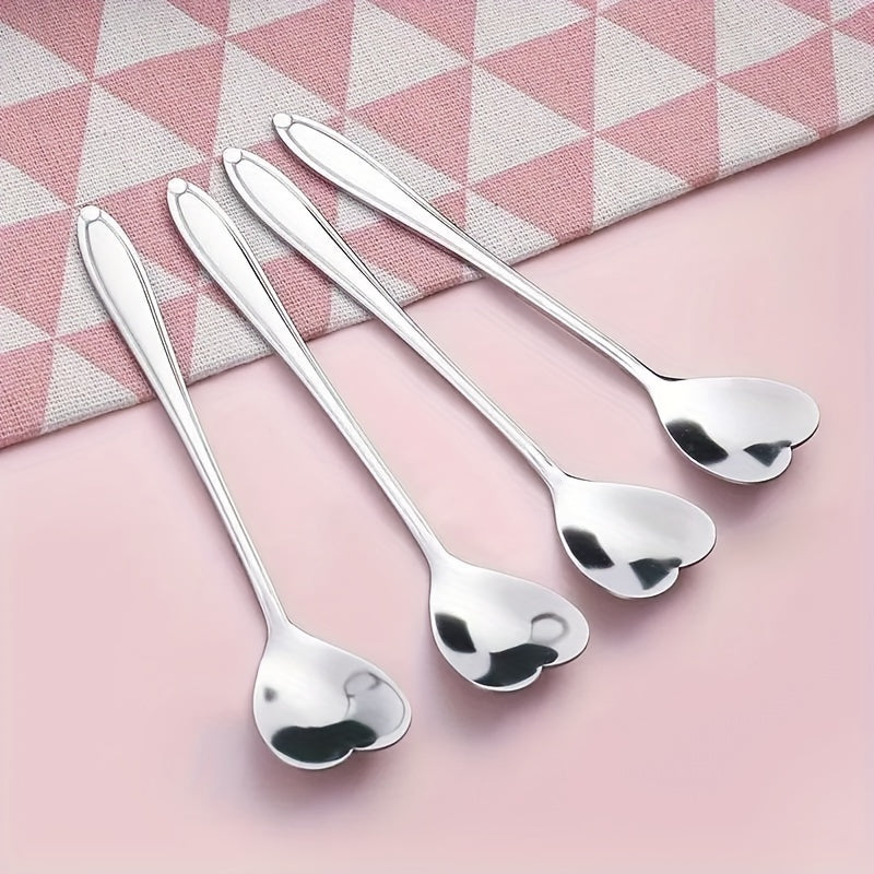 Heart-shaped stainless steel spoon set, perfect for holiday gatherings or everyday use in the kitchen or restaurant. Great for stirring desserts and coffee. Ideal for Christmas parties.