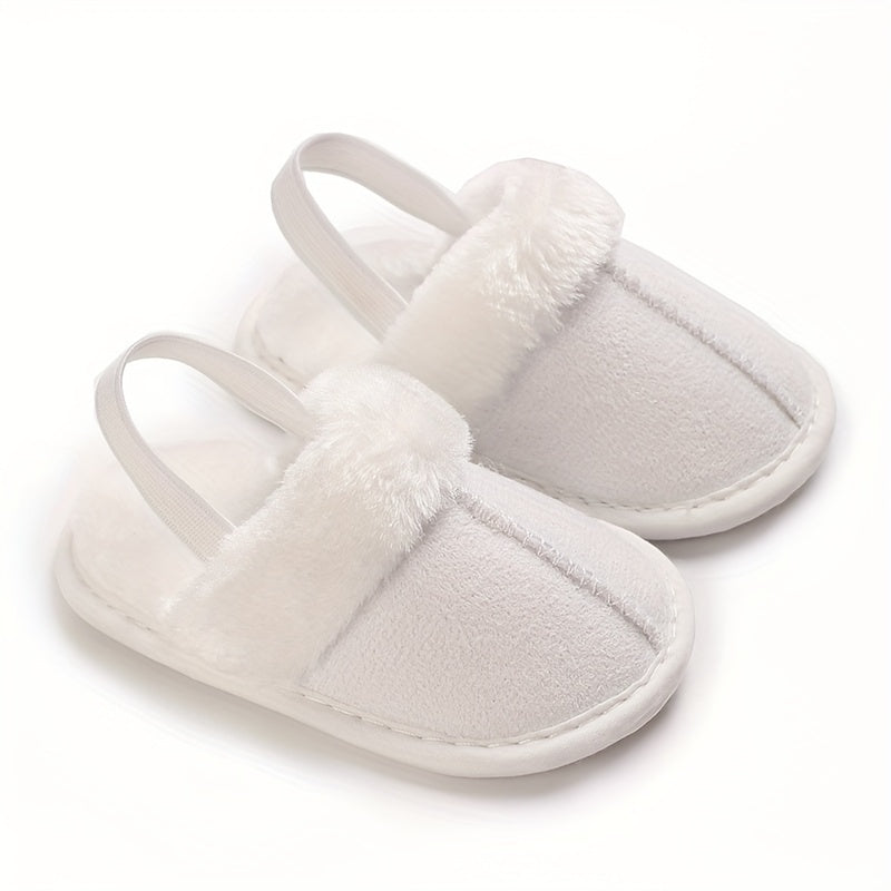 Adorable baby slippers, from 0-18 months, with plush lining for warmth and soft soles for comfort. Perfect for autumn, indoor leisure, and early walking.