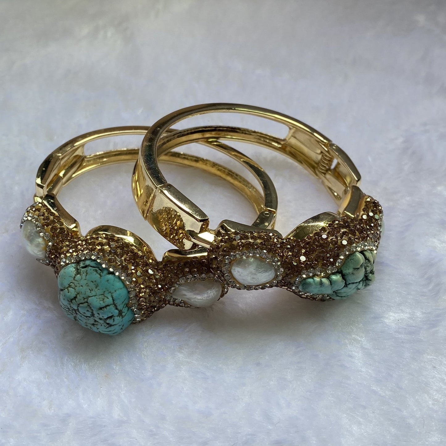 Handcrafted Alloy Bracelet for Women with Luxurious Turquoise and Freshwater Pearls - Ideal for Vacations or Casual Outfits