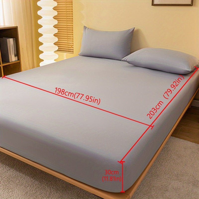 This soft and comfortable brushed fitted sheet in light grey is perfect for any bedroom, guest room, or student dorm. With a deep pocket design, this fitted bed sheet offers a snug and secure fit.