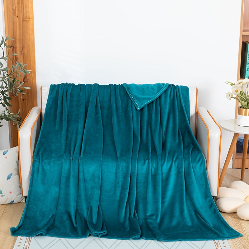 Soft and Cozy Velvet Blanket in Solid Color - Perfect for Couch, Bed, Sofa, Bedroom, or Living Room; Provides Warmth and Comfort