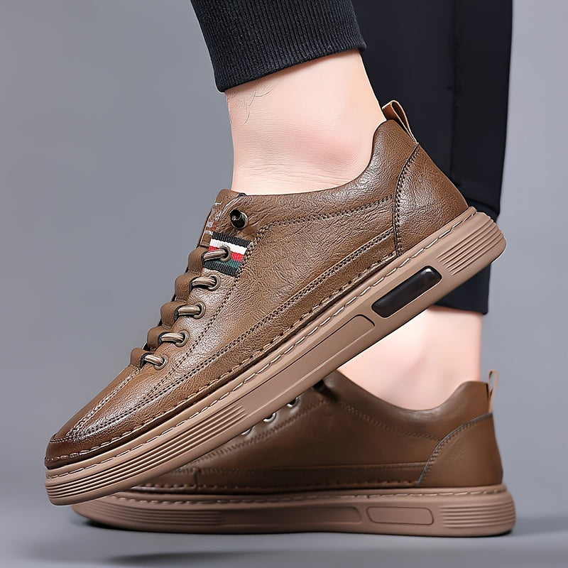 Casual men's sneakers with thick non-slip soles, retro style for running and outdoor activities, featuring lace-up closure and comfortable cushioning.