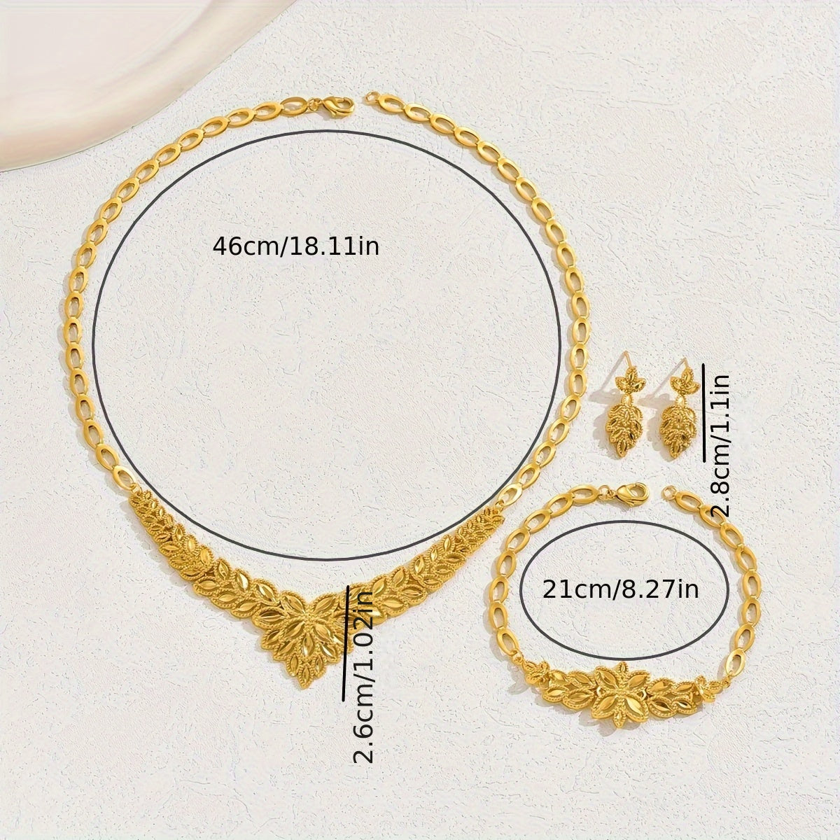 New arrivals for Ramadan in the Middle Eastern region: a stylish three-piece set including a necklace, earrings, and bracelet. This exquisite wedding jewelry is perfect for brides looking for a fashionable, elegant, and luxurious touch to their evening