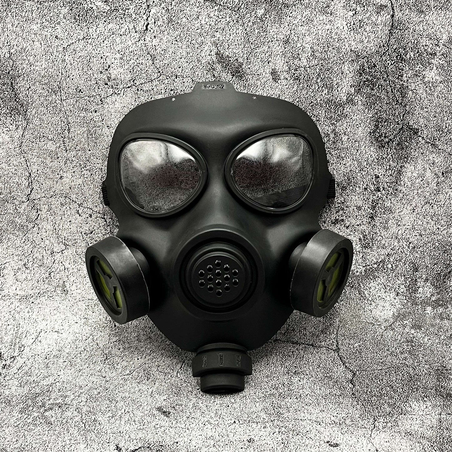 Military-style Spooky Gas Mask for Halloween - Made of PP Material, No Batteries Required - Great for Cosplay and Parties