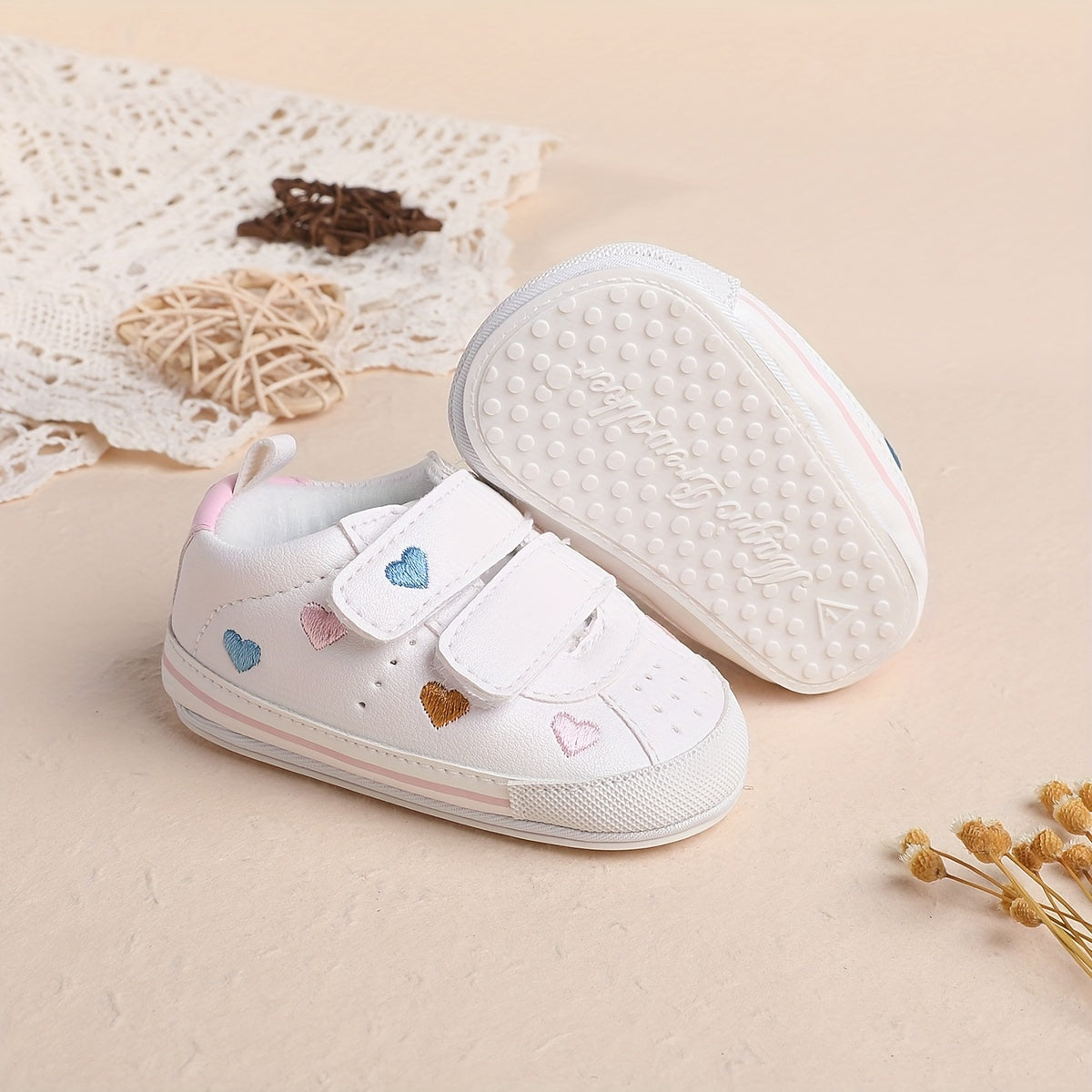 Cute and comfortable baby girl sneakers, lightweight non-slip shoes for all seasons.