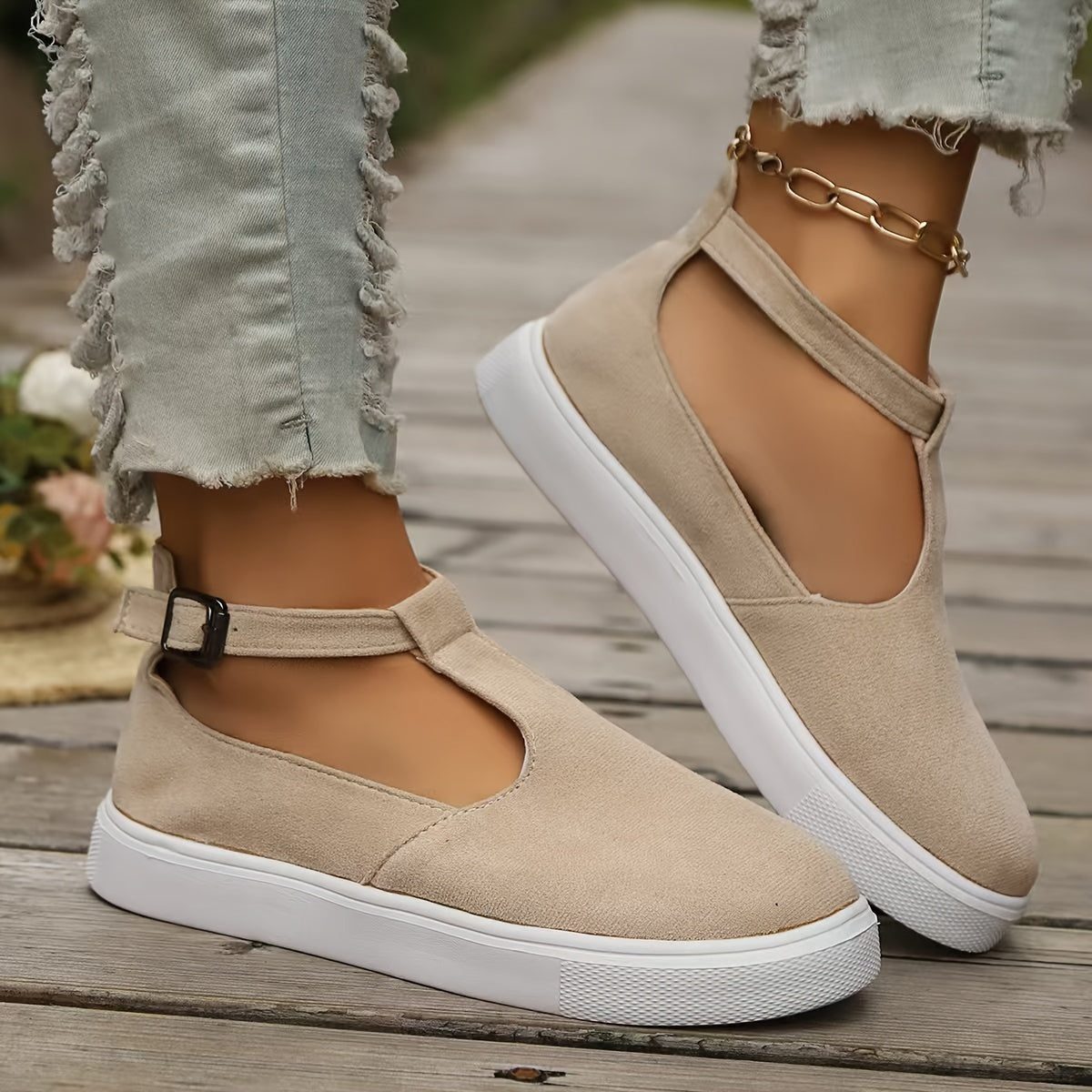 Women's round head loafers with thick sole, breathable, comfortable and trendy lazy shoes.