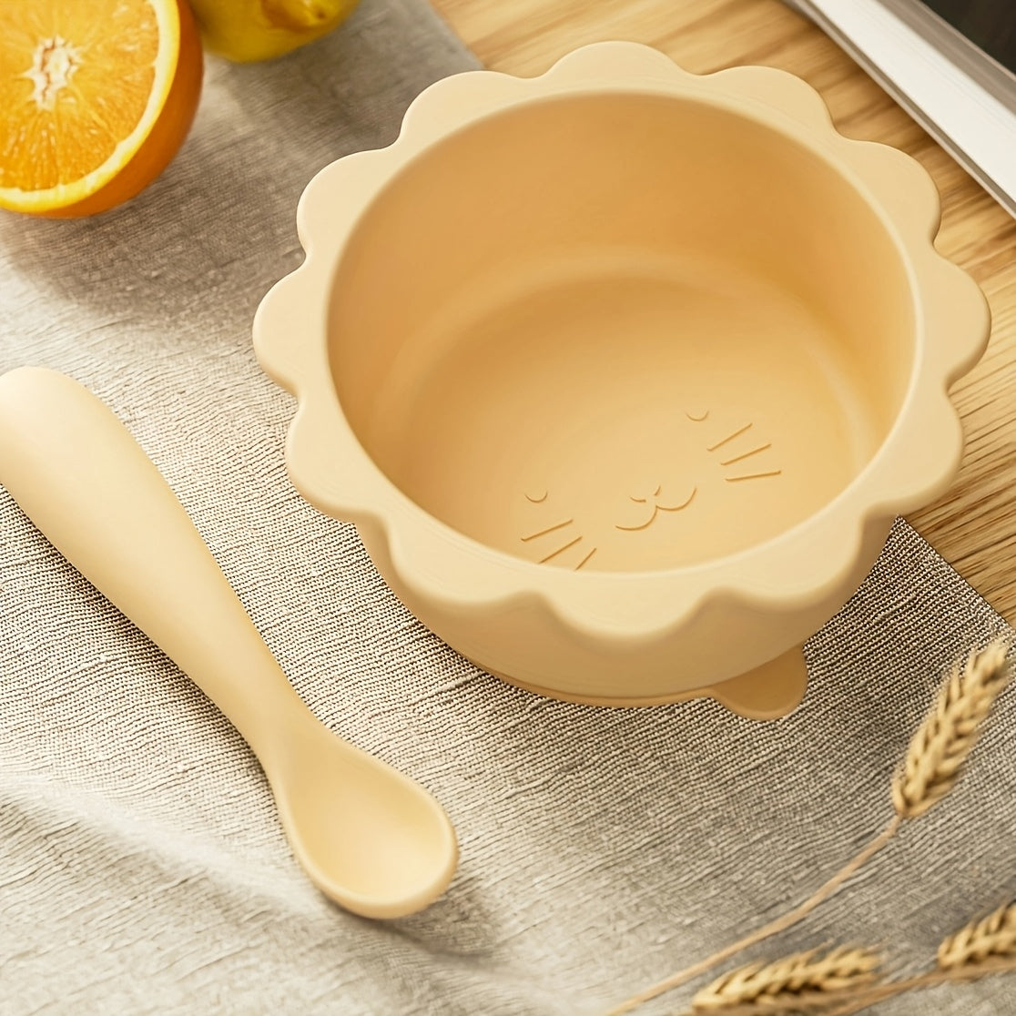 1 set of Youngsters' food grade silicone feeding bowl and spoon set with a cat theme, featuring a suction cup for stability. Suitable for youngsters and home use, high temperature resistant.