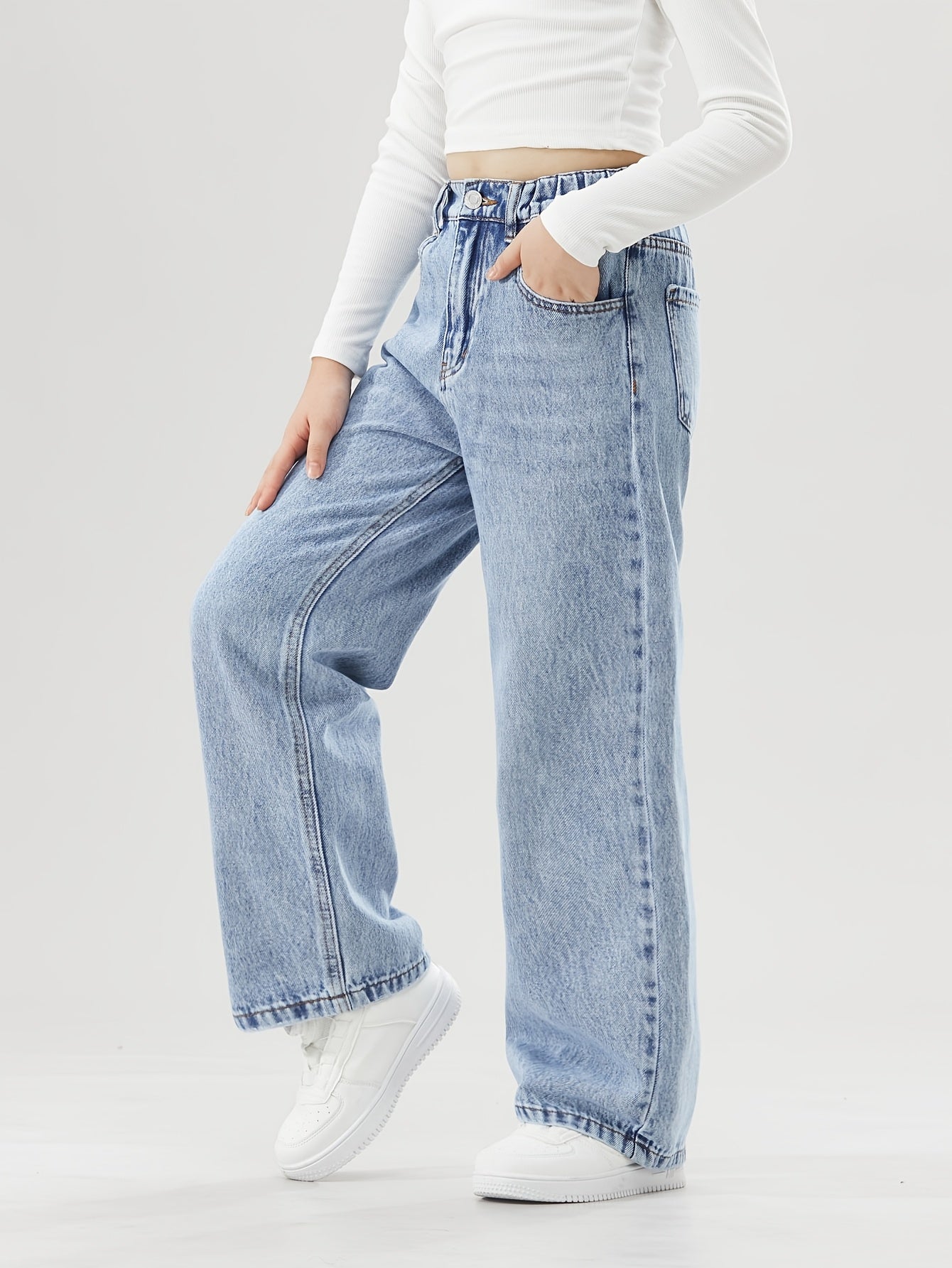 Women's relaxed fit denim pants with elastic waist