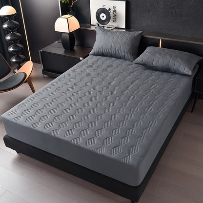 Waterproof mattress protector cover, machine washable with soft comfort fit. Suitable for hotel, living room, or bedroom. Made with polyester outer and PU inner, quilted with twill weave