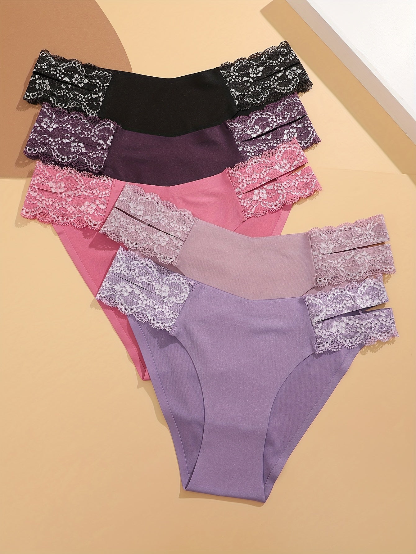 5-pack of low-rise briefs with lace detail, made of polyester, polyamide, and elastane blend knit fabric in solid color, weighing 169 gsm