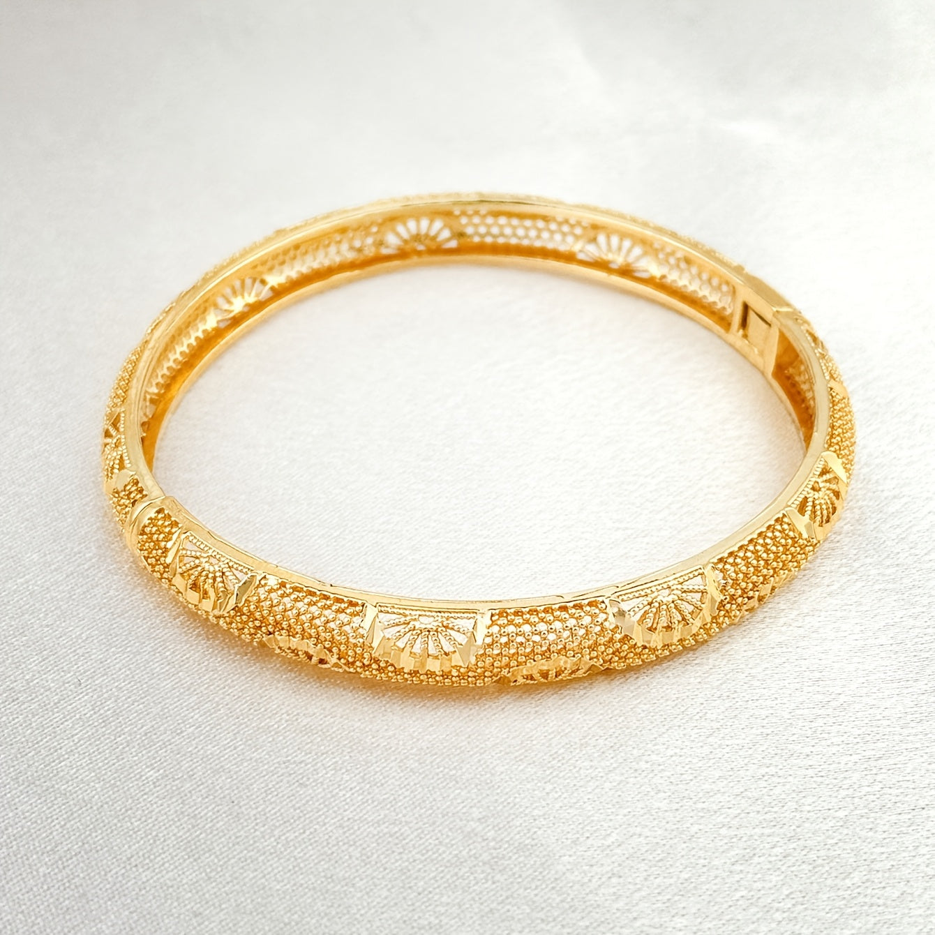 24K Golden Plated Copper Bangle Set, Stylish Vacation-Inspired Design, Hollow Circular Style, Fashionable Bracelets for Women, Ideal for Everyday and Wedding Wear, Perfect for Christmas and Year-Round Use