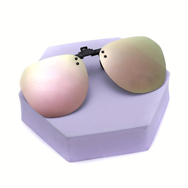 Adjustable unisex driving sunglasses clips that can be flipped up for ultra-light driving, providing protection against ultraviolet rays and harmful rays.