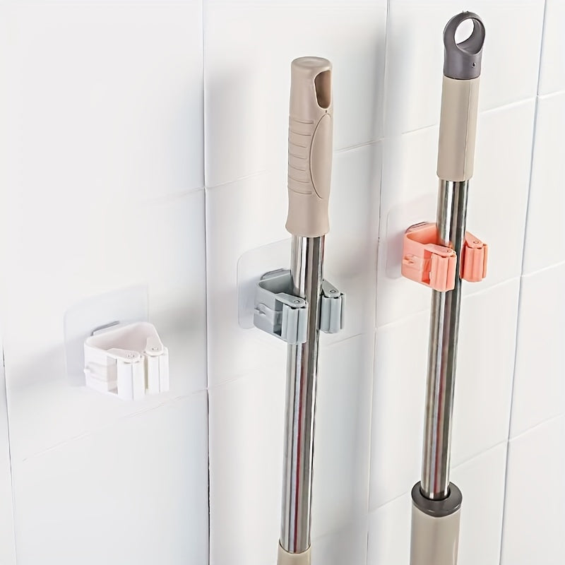 Wall-mounted holder for mops and brooms, with detachable waterproof and non-slip hook. Ideal for home, bathroom, kitchen, garden and garage organization.