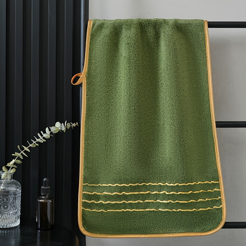 Set of 2 striped polyester bath towels with super absorbent feature. Includes one large towel (85.65*169.32 cm) and one small towel (33.86*73.69 cm). Ideal for bathrooms, gyms, parties