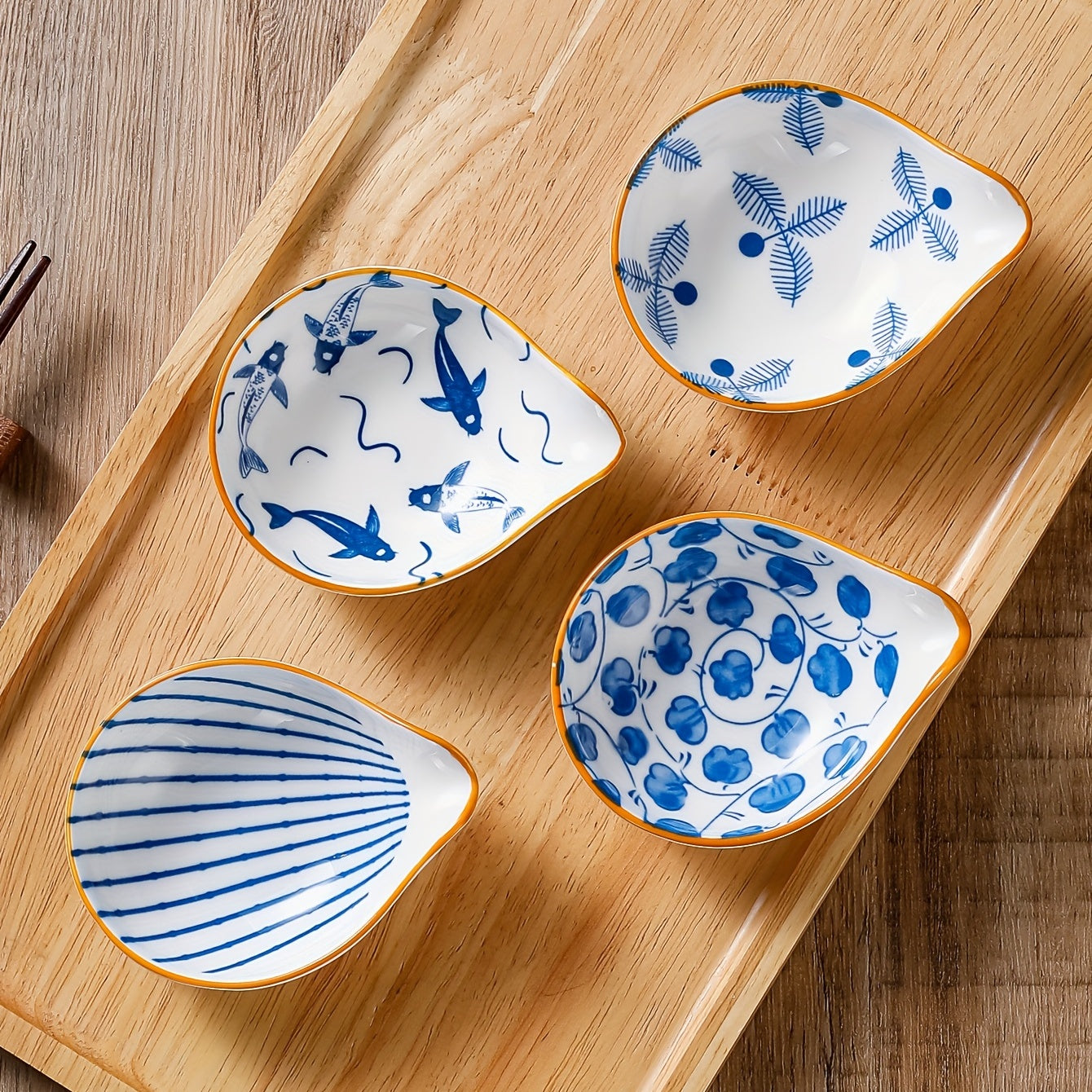 Small Japanese porcelain dish for soy sauce, vinegar, and other seasonings.