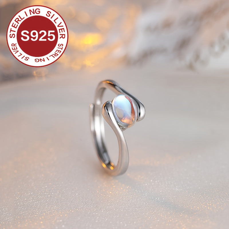 This elegant women's ring is crafted from 925 hypoallergenic material and features a minimalist design that exudes luxury and fashion. It is the perfect gift for Valentine's Day or Mother's Day and comes in a beautiful anti-oxidation gift box, weighing