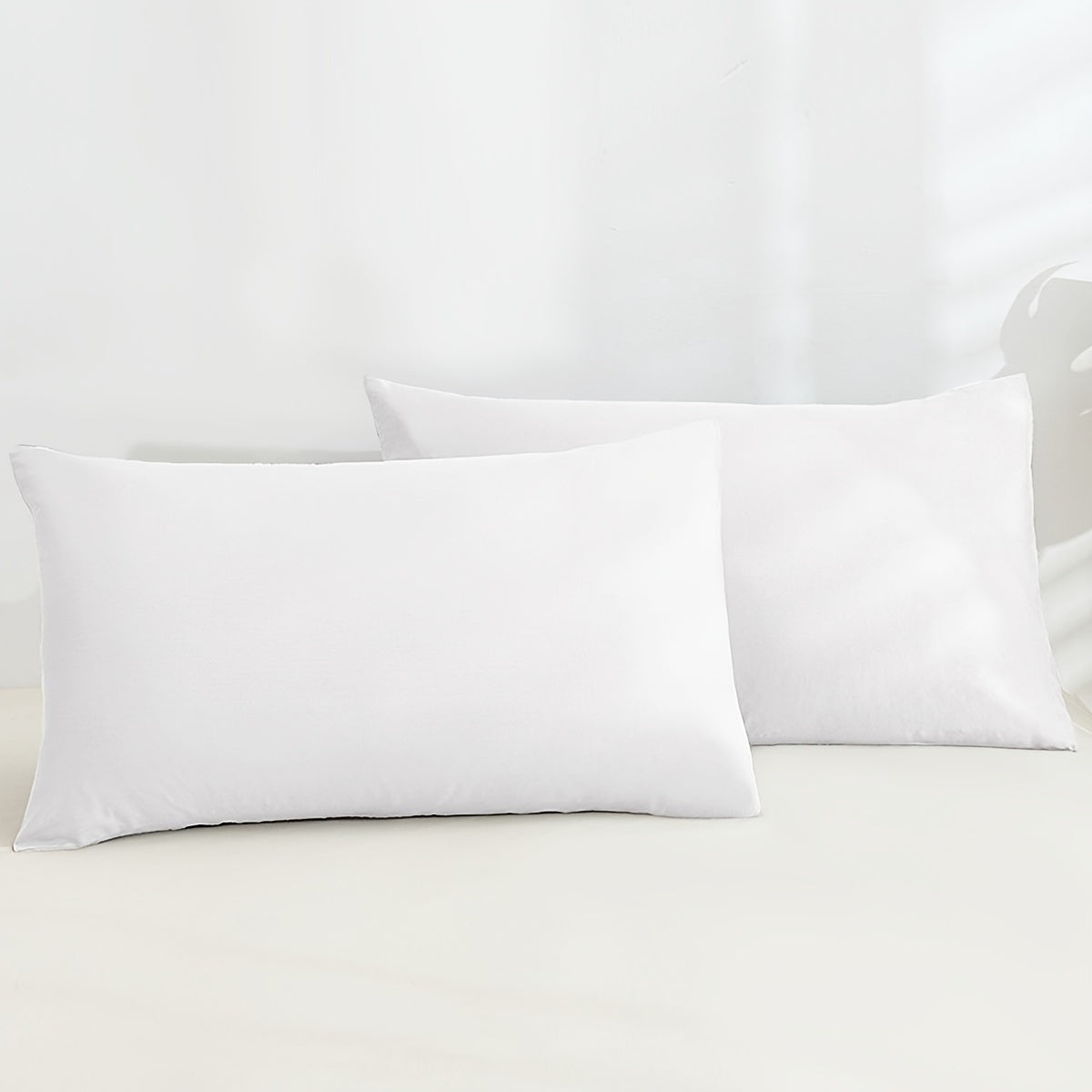 One or two pieces of white pillowcases without pillow core, made of soft and breathable fabric. These pillowcases are soft, comfortable, and suitable for use in bedrooms, guest rooms, lounges, hotels, B&Bs, and school dormitories.