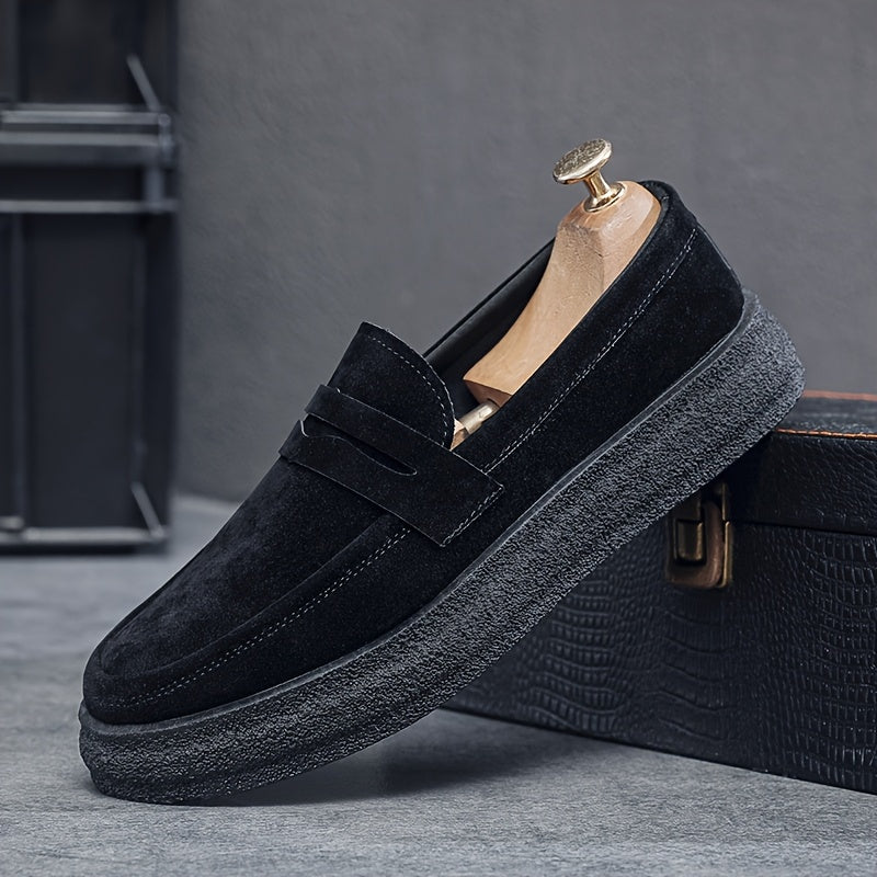 Men's casual loafers with vintage style, slip-on design, rubber sole, round toe, and fabric insole for daily wear throughout the year.