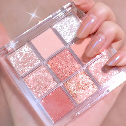 Transparent eyeshadow in nine shades