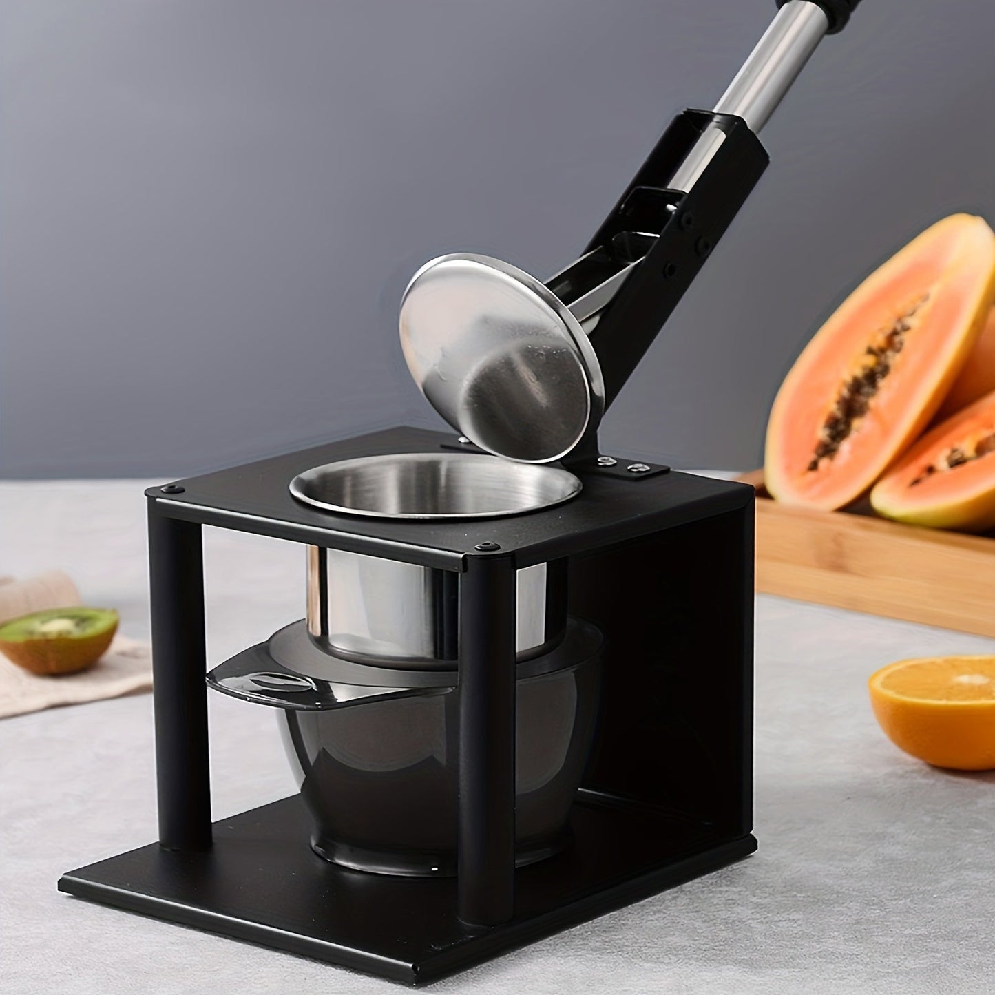 The Stainless Steel Manual Citrus Juicer is a versatile tool for extracting juice from lemons and oranges, perfect for use in both home kitchens and restaurants. This lemon squeezer offers a convenient way to enjoy freshly squeezed citrus juice.