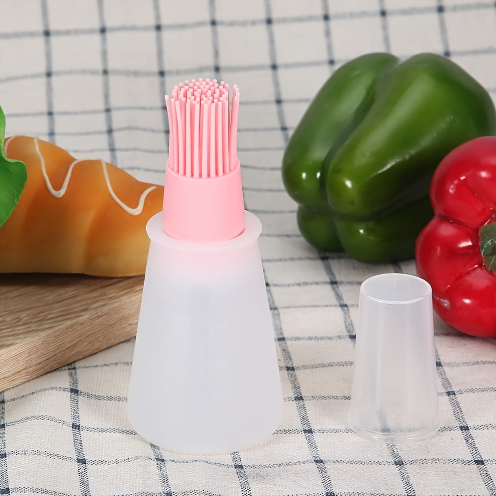 Silicone basting brush with oil dispenser, ideal for BBQ and pastry cooking. Made with food grade organic silicone, perfect for spreading honey, sauce, and for baking. A kitchen essential.