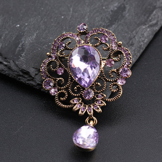 Elegant vintage baroque-style brooch with rhinestones, featuring an openwork design and an irregular teardrop pendant. This high-quality fashion accessory is perfect for women.