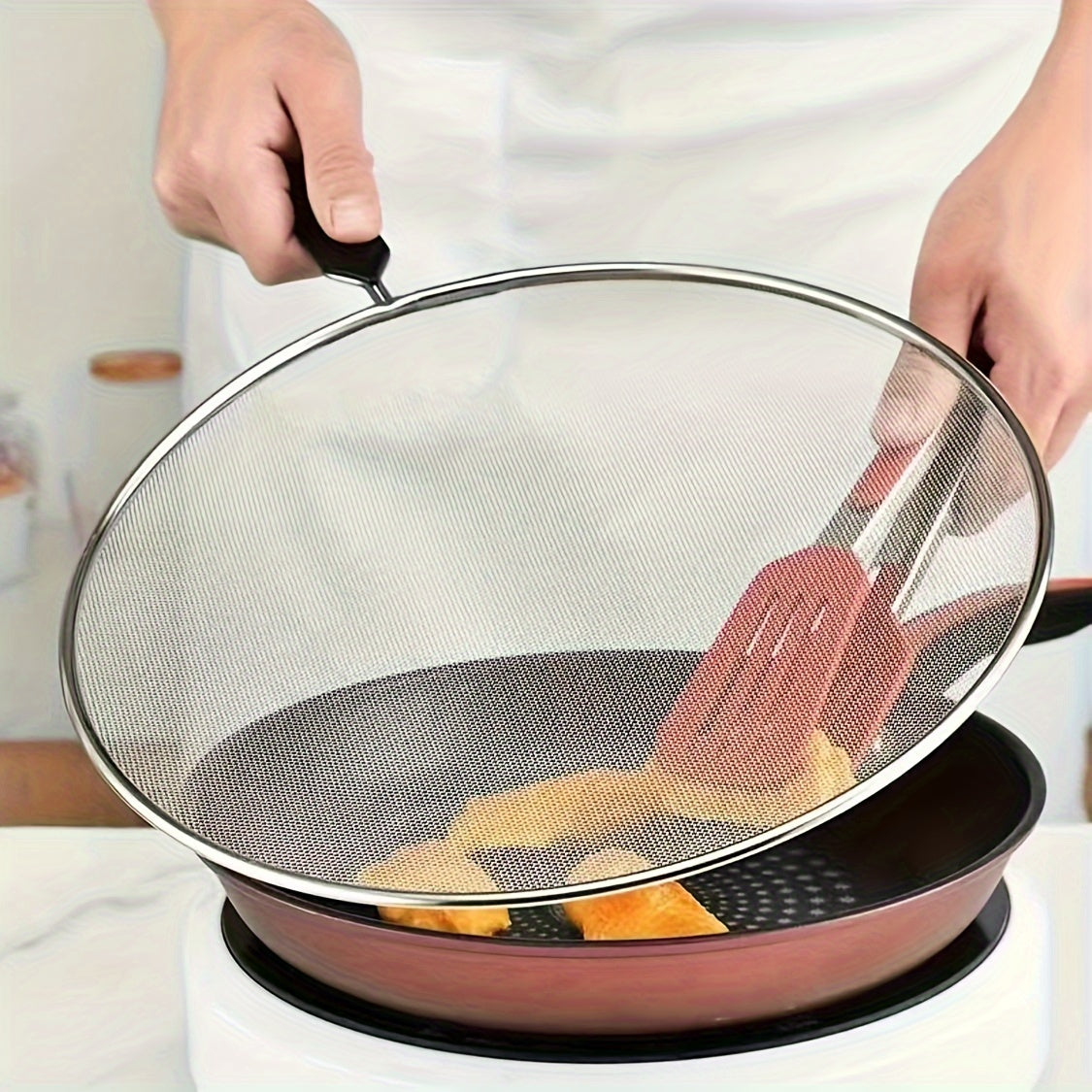 Upgrade your cooking experience with the Premium Metal Grease Splatter Screen! This fine mesh frying pan guard and oil filter cover is a must-have kitchen tool for healthy cooking. Say goodbye to messy splatters and enjoy cleaner, healthier meals with