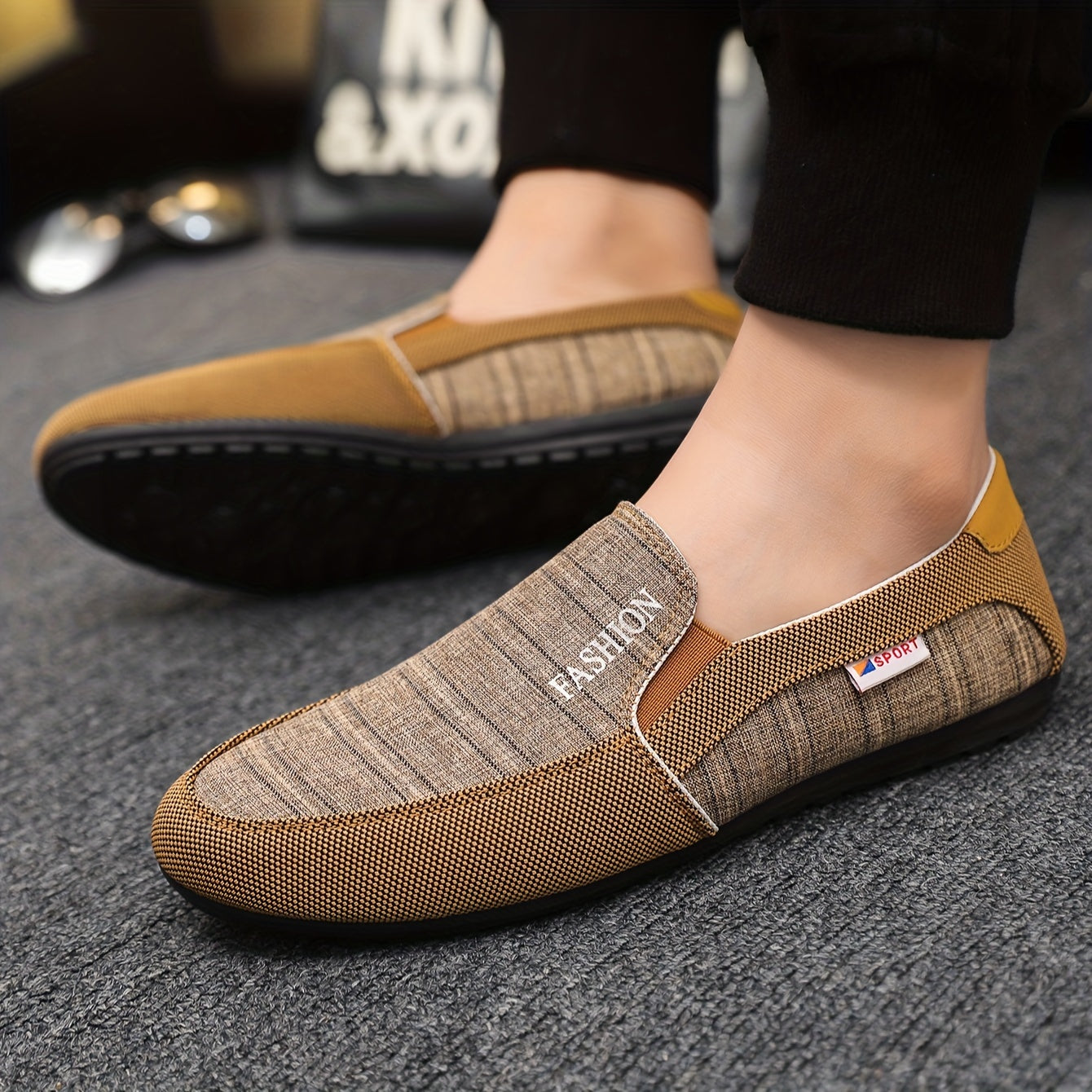 Stylish and comfortable men's canvas sneakers for spring/summer, easy slip-on and breathable.