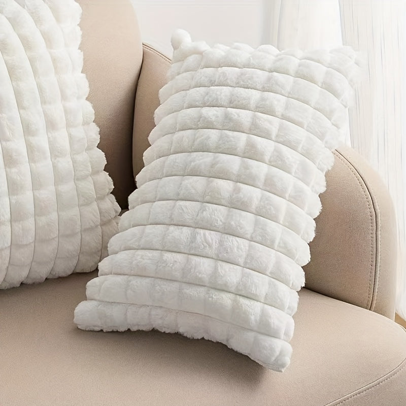 This luxurious pillowcase is made from soft imitation rabbit hair and plush cotton velvet, creating a smooth and pure white finish. Perfect for decorating your living room, bedroom, or sofa, this pillowcase does not include the pillow core.