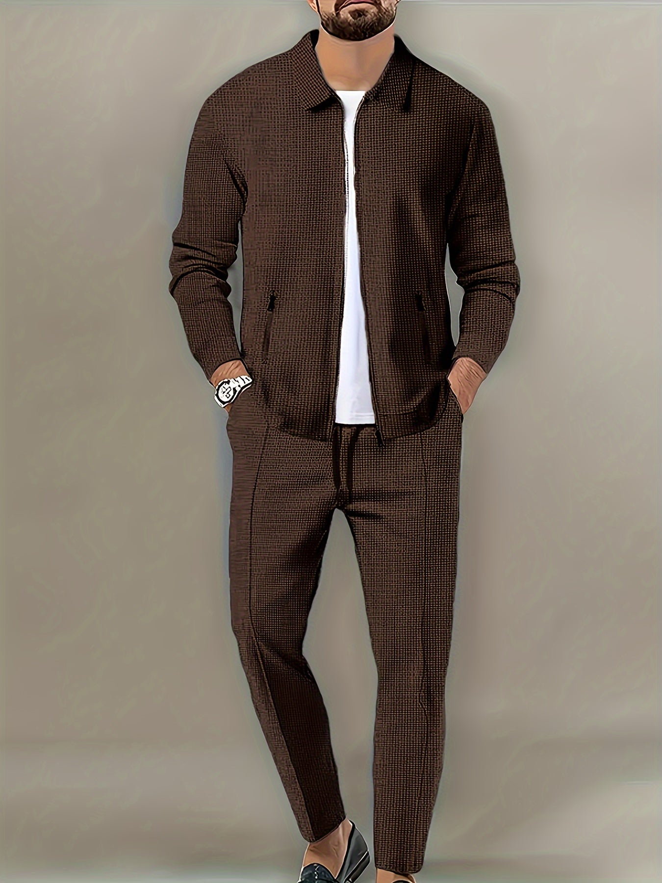 Casual sports suit for men.