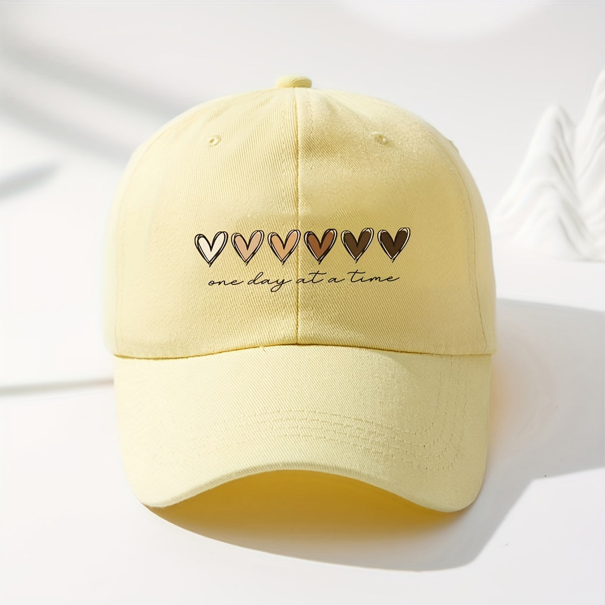 Adjustable heart gradient baseball cap, suitable for outdoor activities and golf.