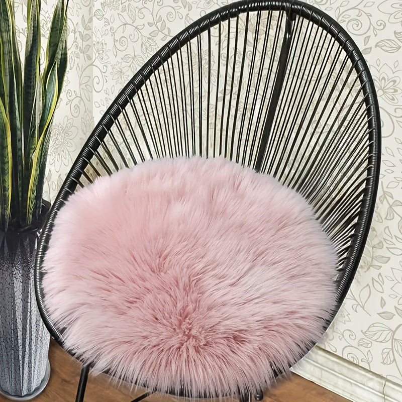 Round rug made of plush faux sheepskin, easy to clean in machine wash, fluffy and lightweight; perfect for living room, bedroom, and home decor.