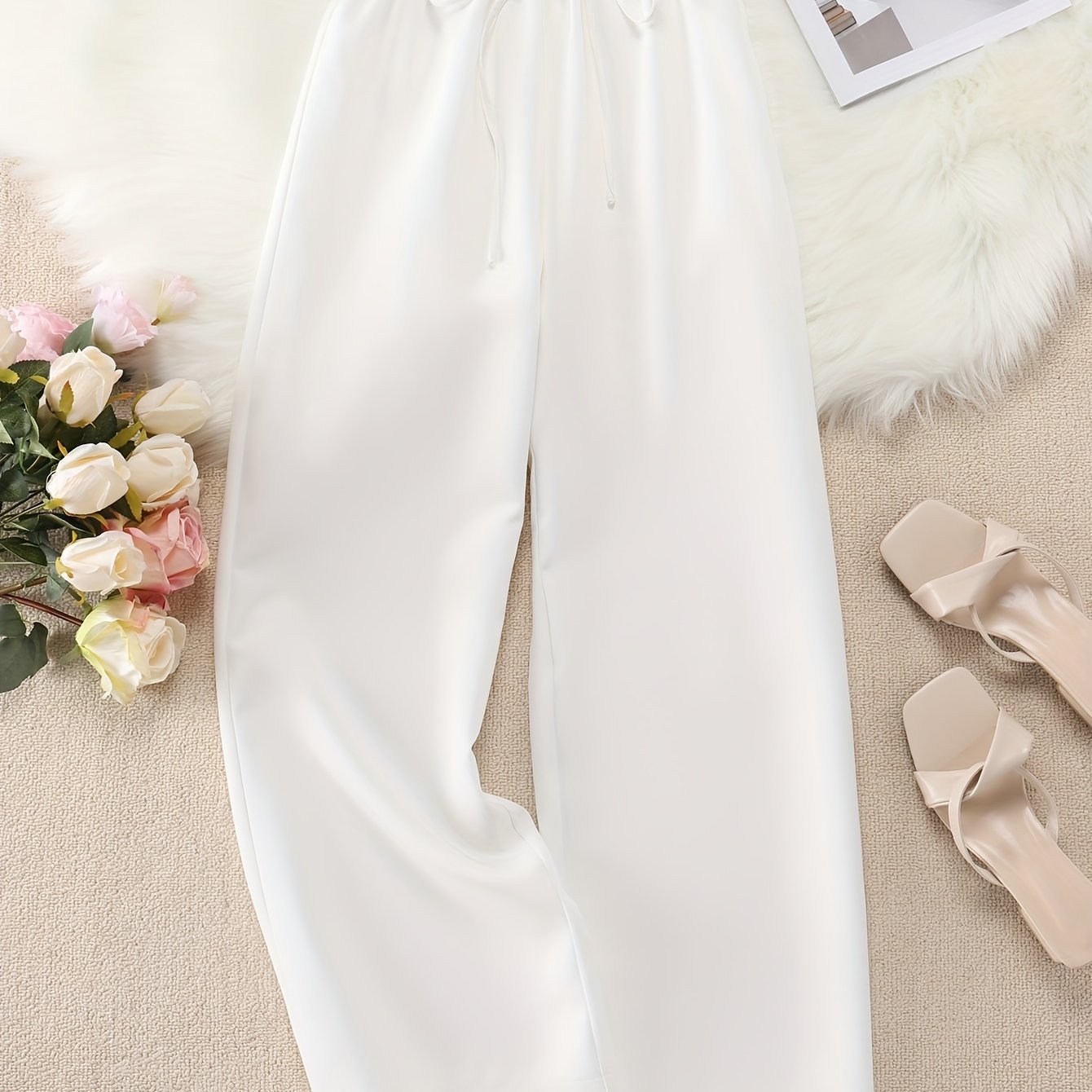 Solid color wide leg pants for women made of 97% polyester and 3% elastane with drawstring waist and woven fabric. 180g/m². From the spring/summer collection.