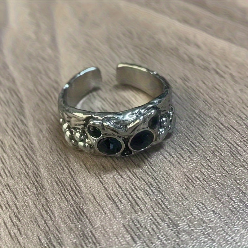 Adjustable spider ring with black agate, zinc alloy, gothic hip hop style, suitable for daily wear or gifting, a versatile accessory for all seasons.