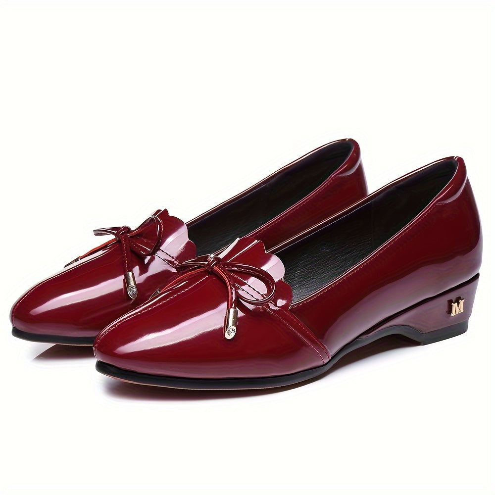 Women's cover shoes with low, thick heels and wedges for work or casual wear. Suitable for women aged 35-60, these mother shoes in wine red are comfortable and versatile with anti-slip