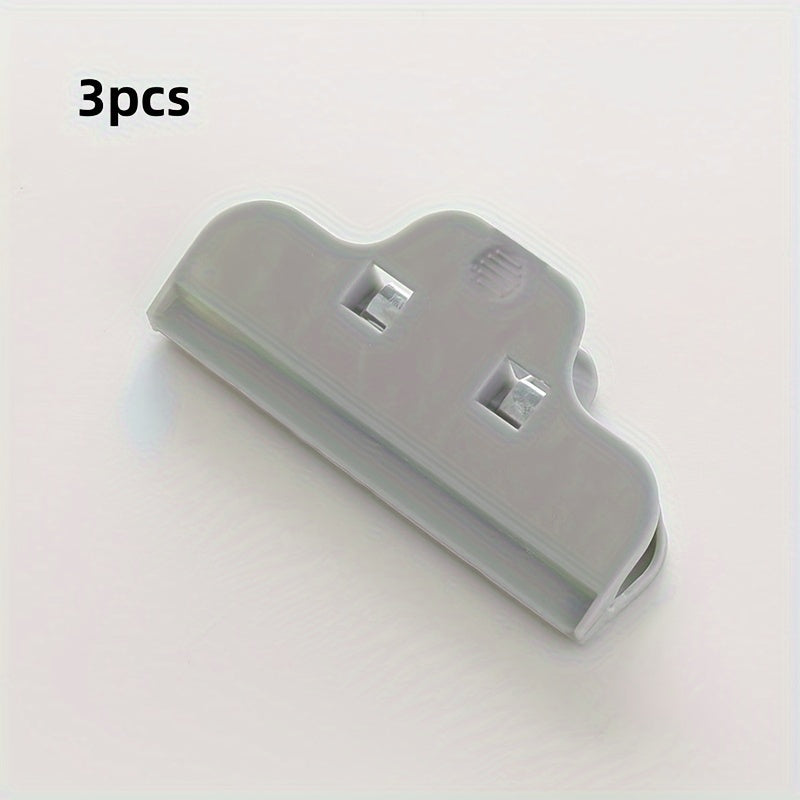 3 pieces or 5 pieces of sealing clips for the kitchen, designed specifically for sealing snacks and food bags. These strong plastic clips provide a tight seal to keep your food fresh and protected from moisture. The set includes both regular-sized and