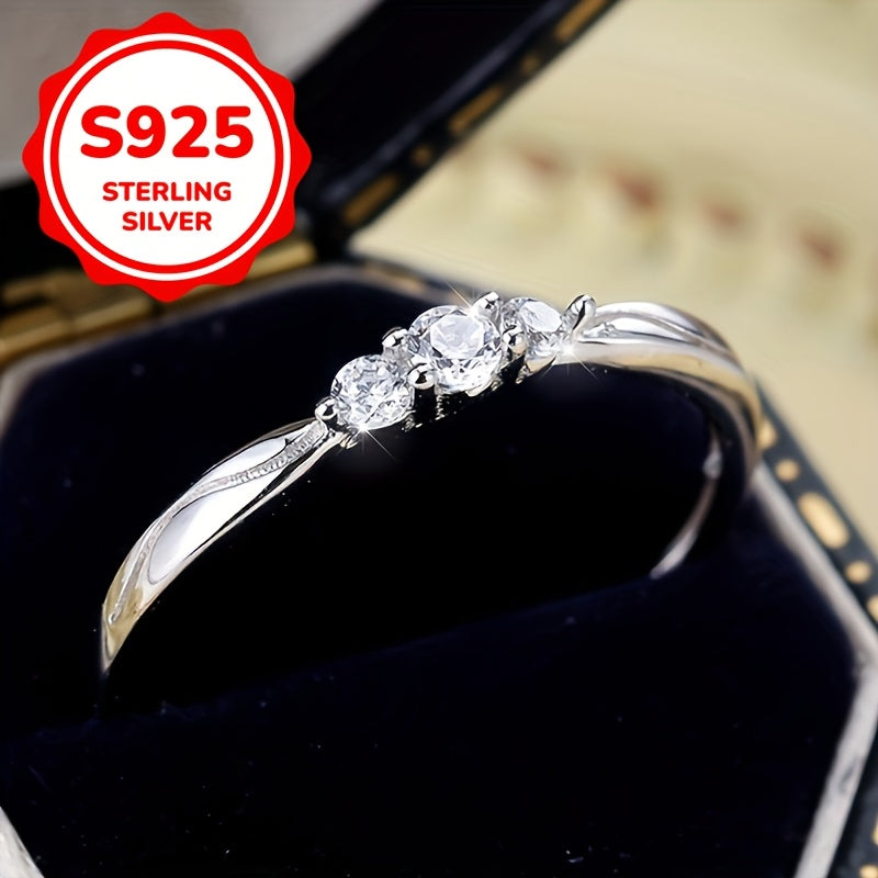 This elegant and adaptable sterling silver ring features three delicate white zircons, perfect for weddings or as a lovely gift for a mother. Weighing 1.4g, this ring is a timeless piece that can be worn on any occasion.