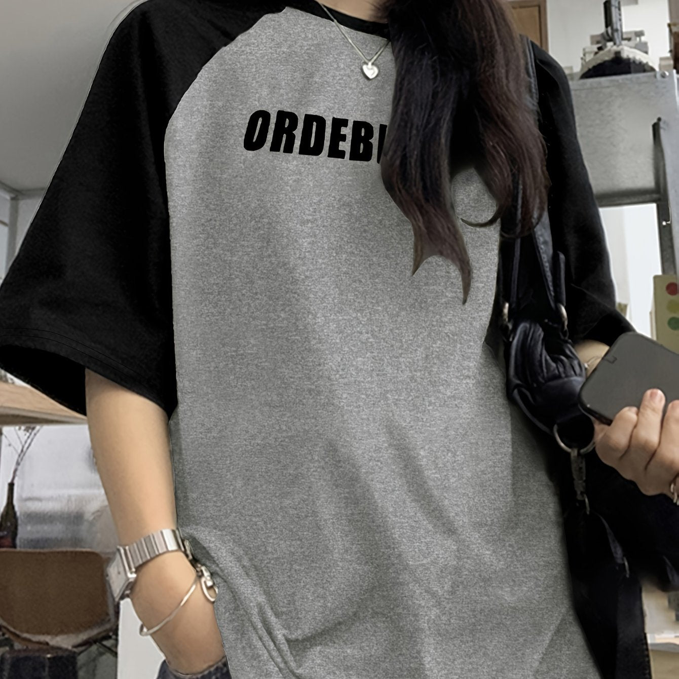 Women's Casual Raglan Sleeve T-Shirt in Color Block Design for Spring & Summer.