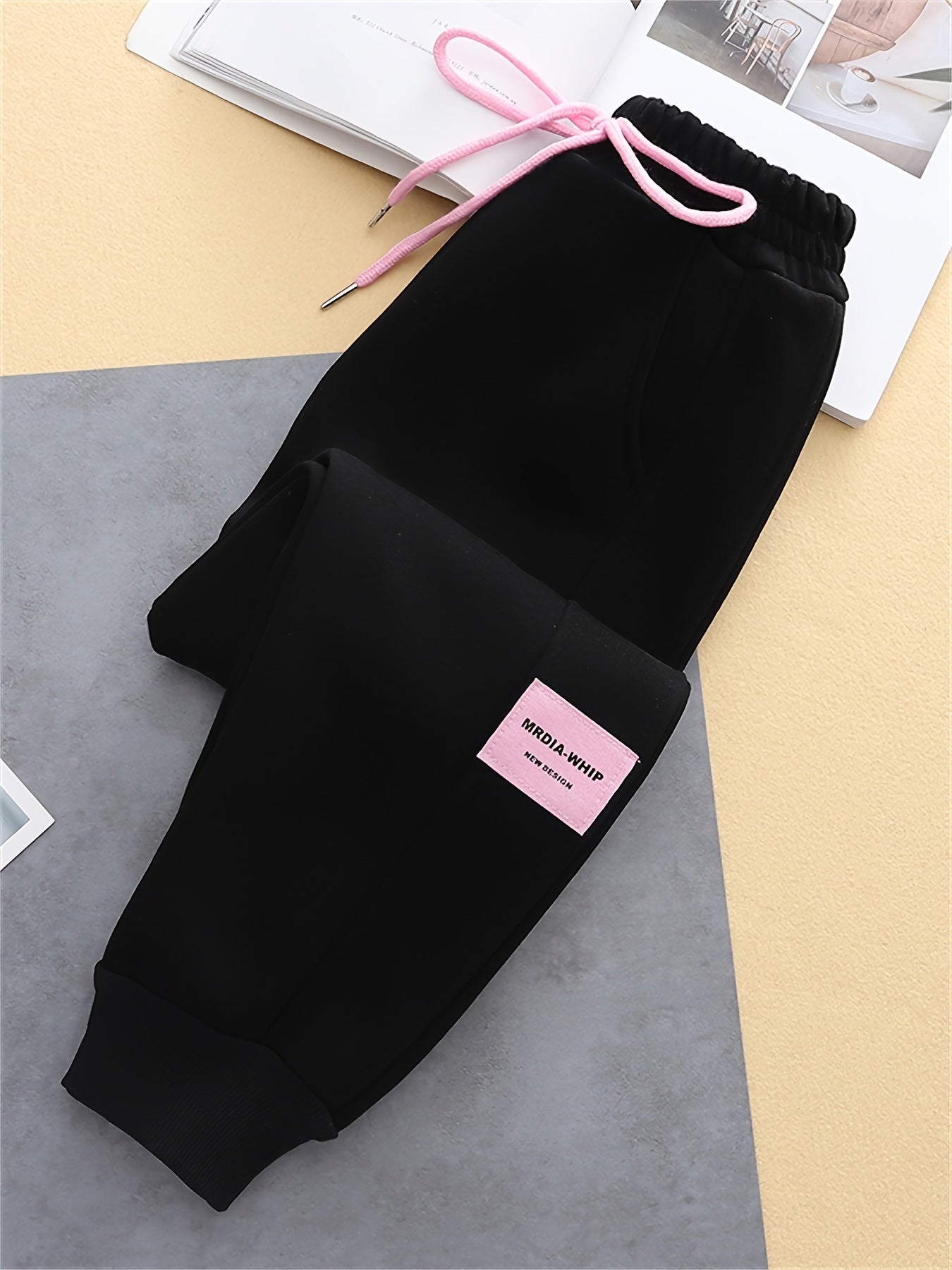 New 2024 style girls' loose casual pants for spring and autumn, ideal for older children in outdoor activities.