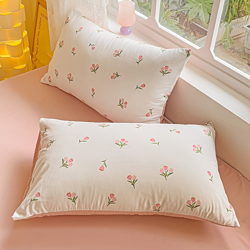 One piece of a modern floral hypoallergenic pillowcase made from deep pocket, comfortable, breathable polyester. This pillowcase is machine washable, non-fading, and perfect for dorms, bedrooms, and guest rooms. Made from 90gsm woven fabric.