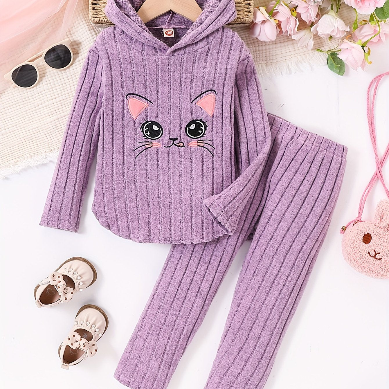 Kids' cat-print hooded top and soft pants set in high-stretch polyester knit fabric, featuring animal pattern and embroidered details. Ideal for everyday wear and gifts, perfect for outdoor